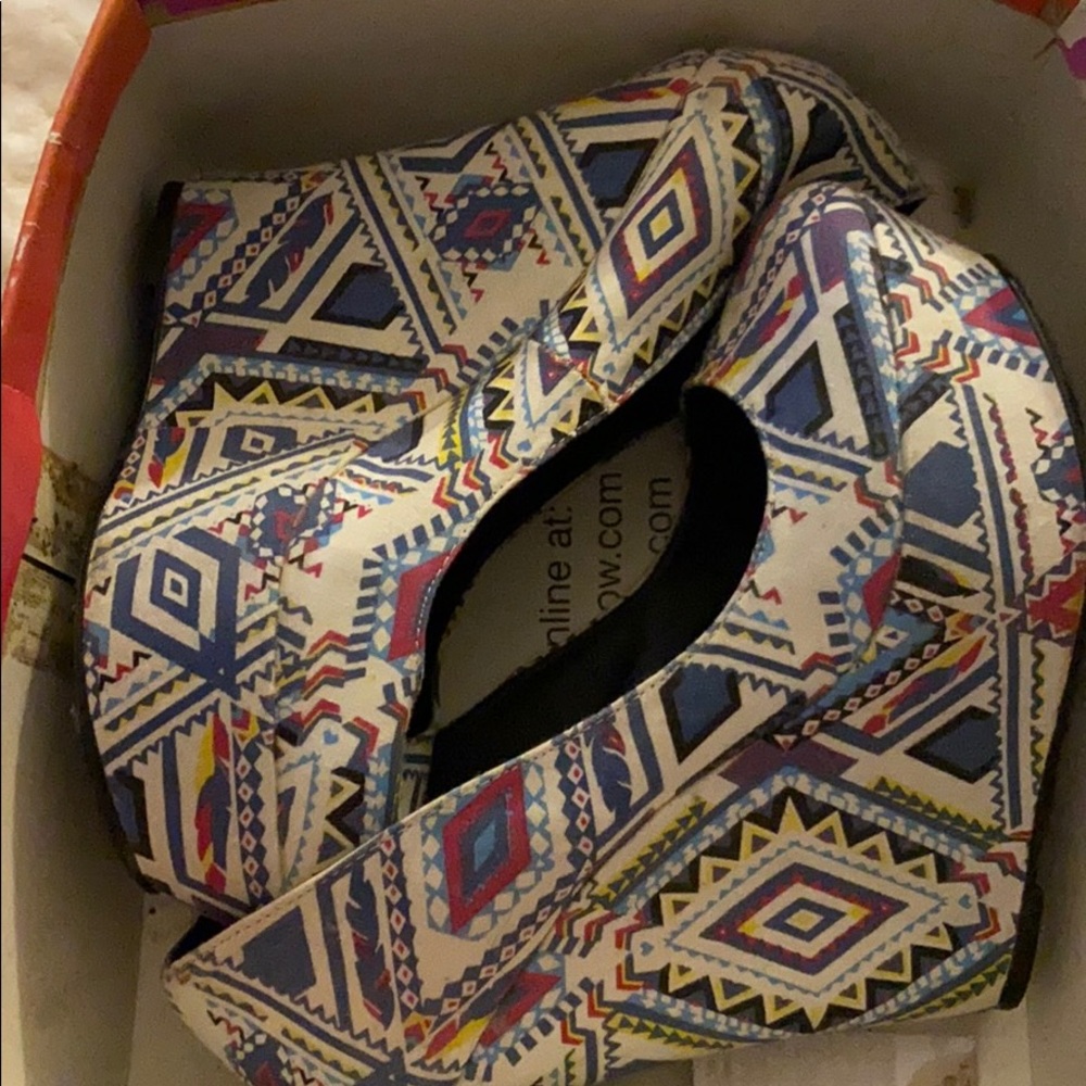 Shoes - Picture 4 of 4